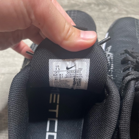 Nike Metcon 8 Workout Gym Shoes. Great condition, too small for my wide feet. - Picture 11 of 11